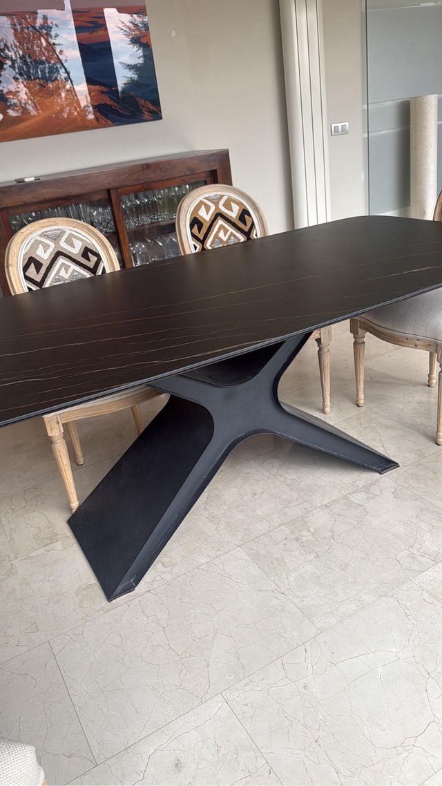 Espectacular mesa de comedor de marmol