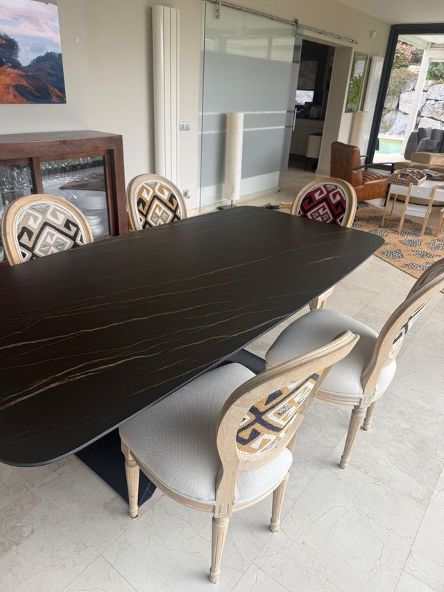 Espectacular mesa de comedor de marmol