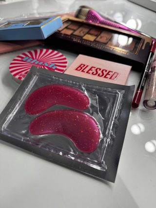 Pack 12 artículos Maquillaje y Accesorios