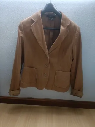 Americana beige/marrón pana . zara.