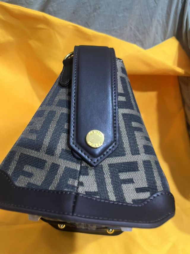 Borsa Fendi da donna beige e marrone
