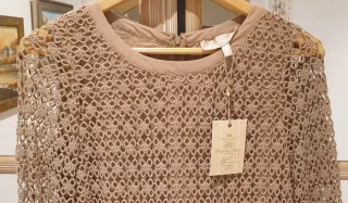 Vestido beige de encaje