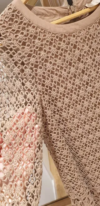 Vestido beige de encaje