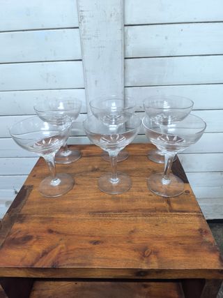 Antiguas copas de cristal diseño. nuevas