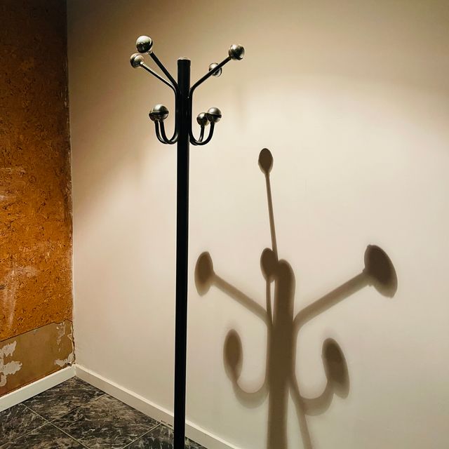 Perchero de pie bolas metal