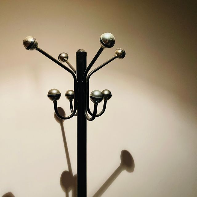 Perchero de pie bolas metal