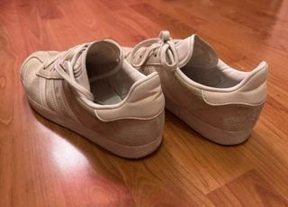 Adidas Gazelle Beige
talla 38 2/3