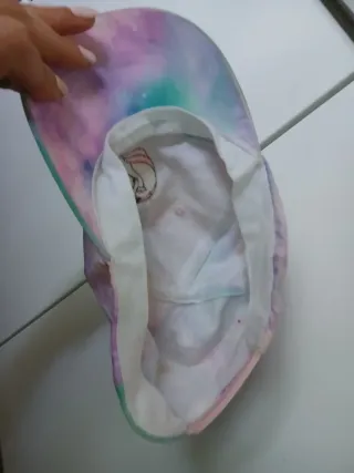 Berretto con unicorno tie-dye
