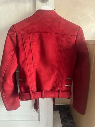 Cazadora Zara Roja
