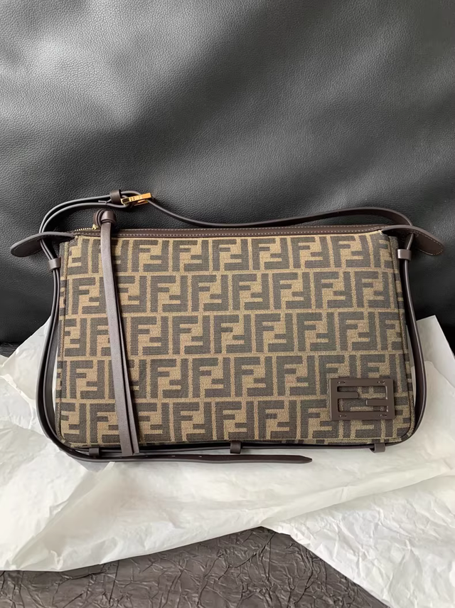 Borsa Fendi da donna beige e marrone