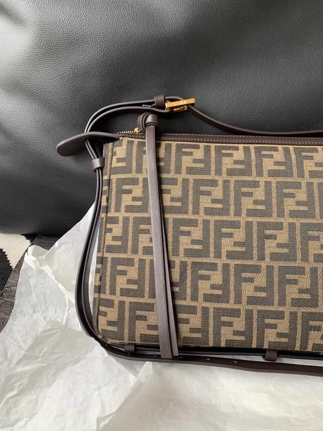 Borsa Fendi da donna beige e marrone