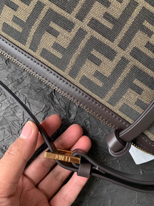 Borsa Fendi da donna beige e marrone