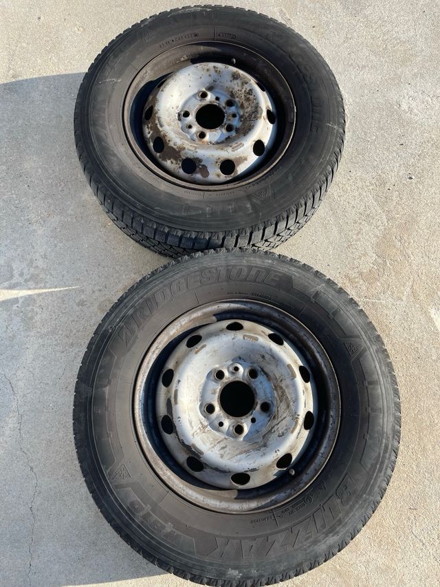 Neumáticos Bridgestone Blizzak 215/70R 15C 