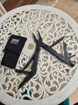 Multitool SOG PowerLock con custodia