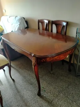!!!! Urge vender !!!
Conjunto mesa y sillas .