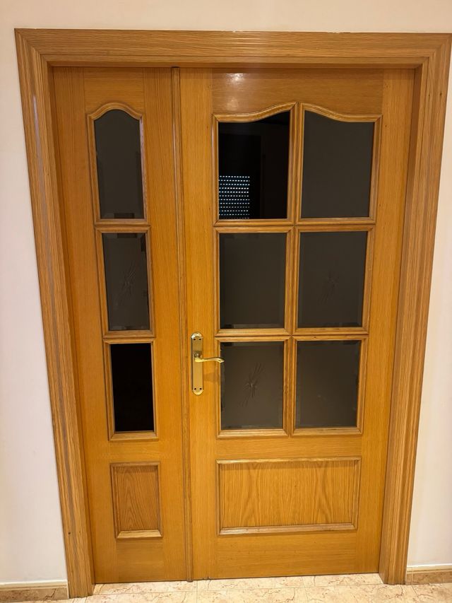 Conjunto de puertas de madera