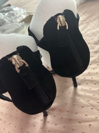 Zapato tacón Uterque ante negro