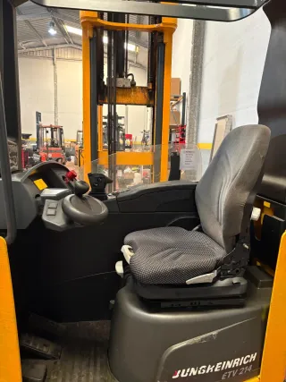 JUNGHEINRICH ETV 214 Carretilla Elevadora