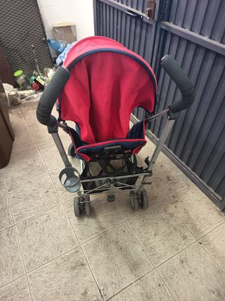Carrito de bebé Maclaren rojo y azul