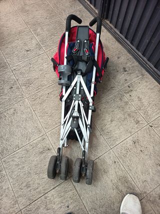 Carrito de bebé Maclaren rojo y azul