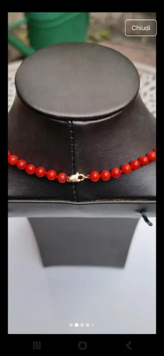 Collana Corallo Rosso con Dettagli Oro