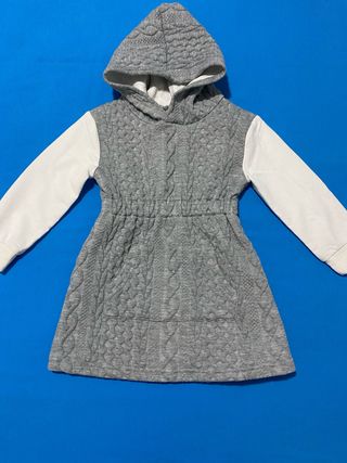 Vestido con capucha para niña