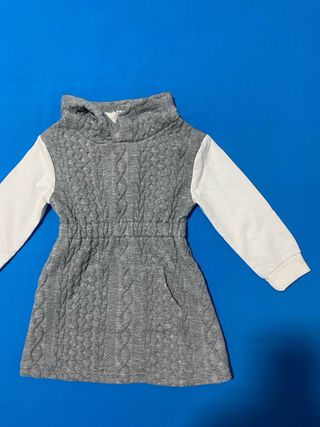 Vestido con capucha para niña
