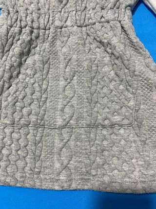 Vestido con capucha para niña