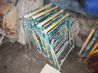 Cuatro caballetes de obra y pintura Macc