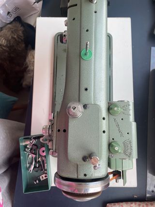 Máquina de coser Refrey Transforma 427