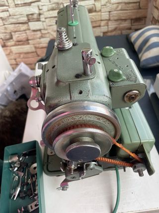 Máquina de coser Refrey Transforma 427