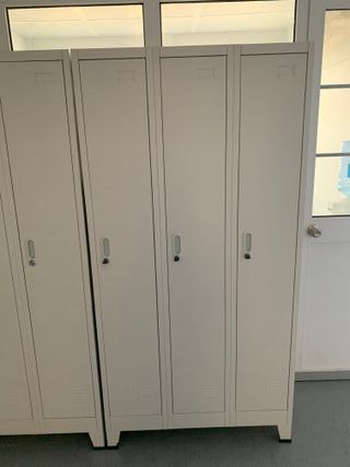Armarios metálicos blancos