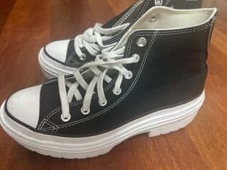 Zapatillas Converse Negras y Blancas
