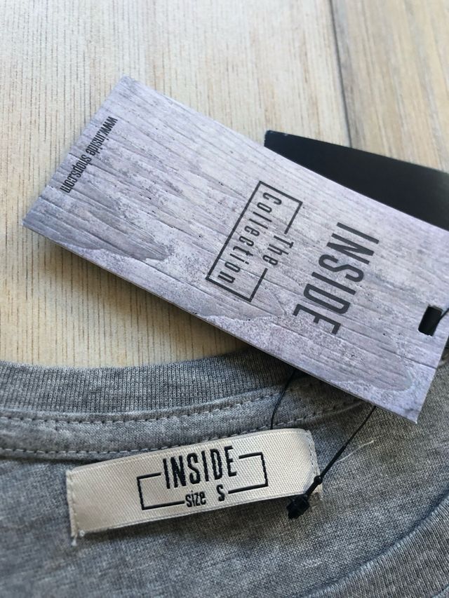 Camiseta gris Inside con estampado