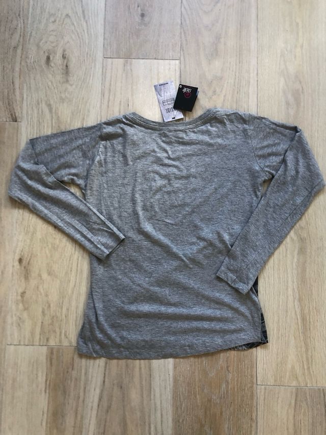 Camiseta gris Inside con estampado