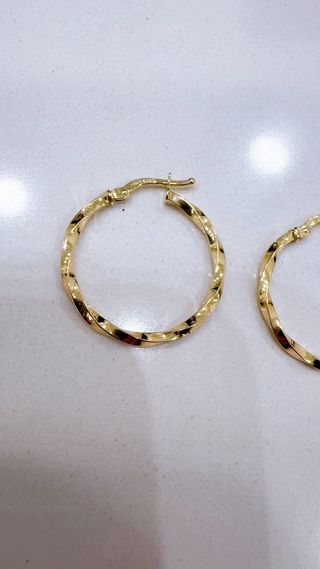 Orecchini cerchio intrecciati in oro 18kt 750
