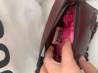 Mini bandolera Tous burdeos