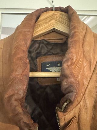 Chaqueta de piel marrón