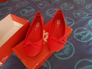 Manoletinas rojas Xti talla 37