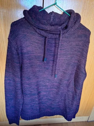 Jersey cuello vuelto morado y negro