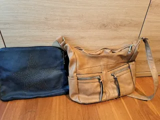 Bolsos azul y marrón