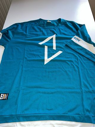 Camiseta verde azulado  y Blanca con Diseño