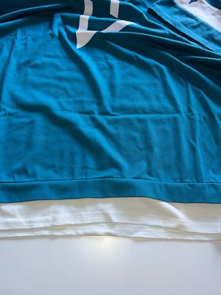Camiseta verde azulado  y Blanca con Diseño