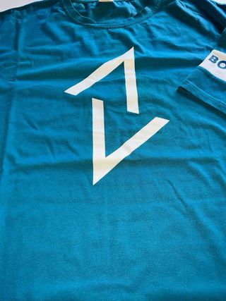 Camiseta verde azulado  y Blanca con Diseño