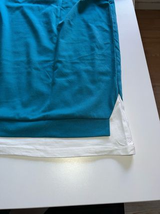 Camiseta verde azulado  y Blanca con Diseño
