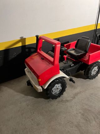 Tractor a pedales rojo