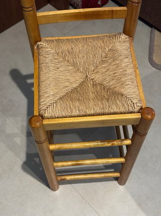 Trona alta de madera para bebé antigua