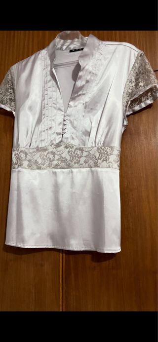 Blusa elegante con encaje