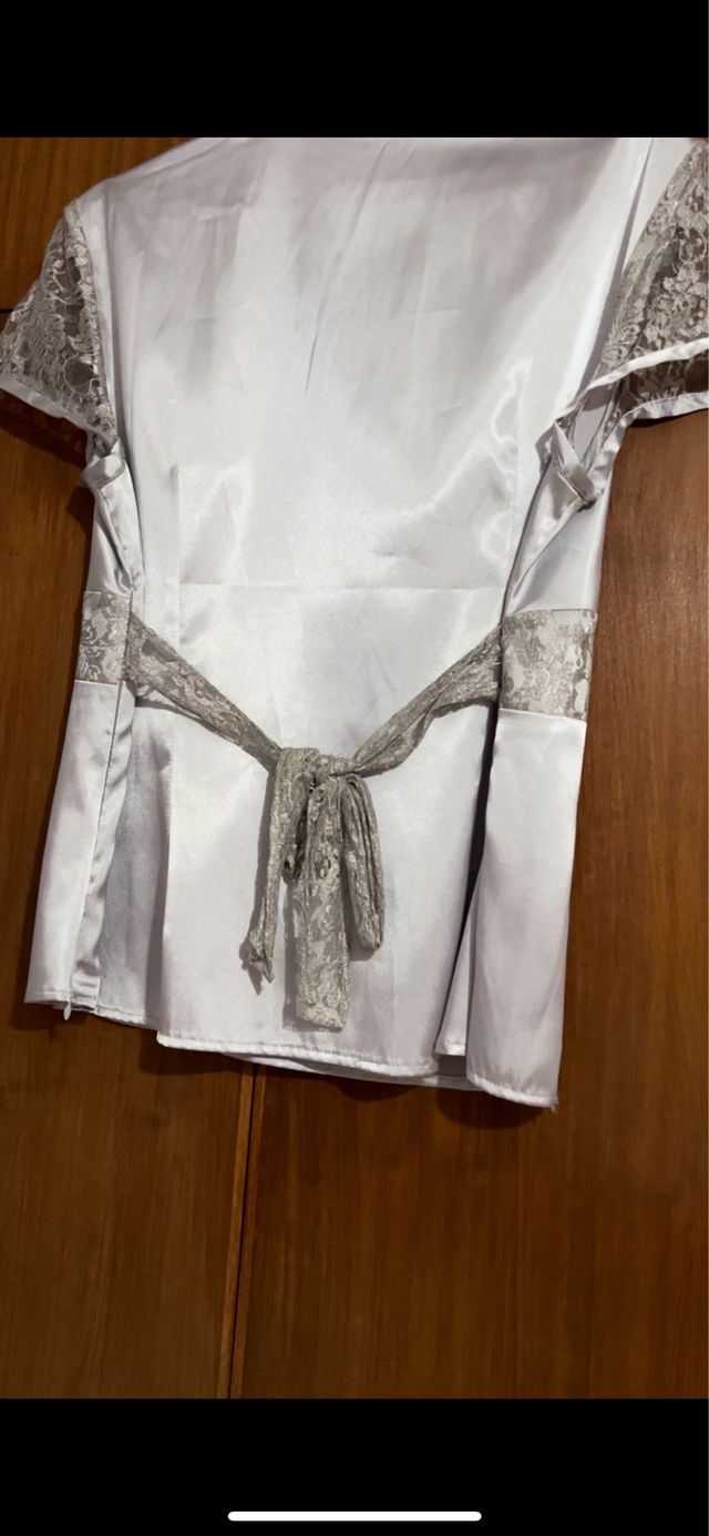 Blusa elegante con encaje