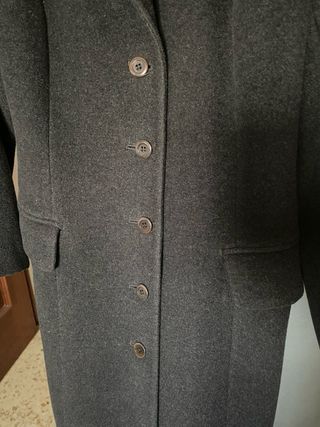 Abrigo negro Zara 